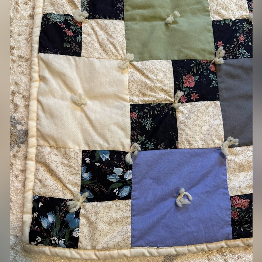 Handmade Patchwork Quilt with Floral Accents - Picture 4 of 6